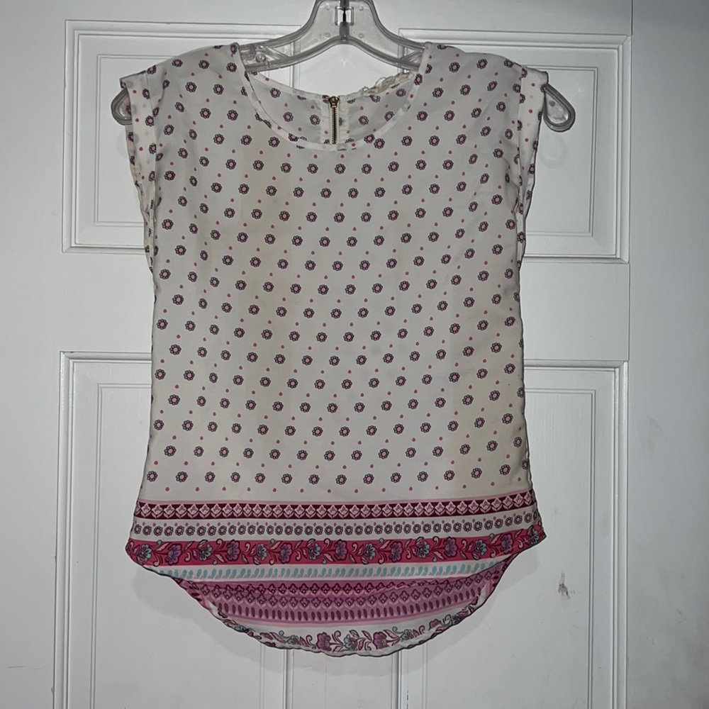 Pink Republic Size 7/8 flowered blouse with zipper back